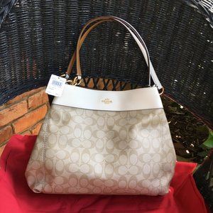 COACH LEXY SHOULDER BAG IN SIGNATURE CANVAS